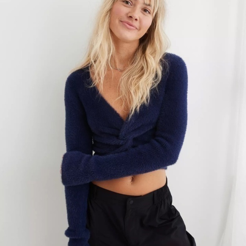 Aerie Fluffy-4-Ever Reversible Twist Sweater size medium